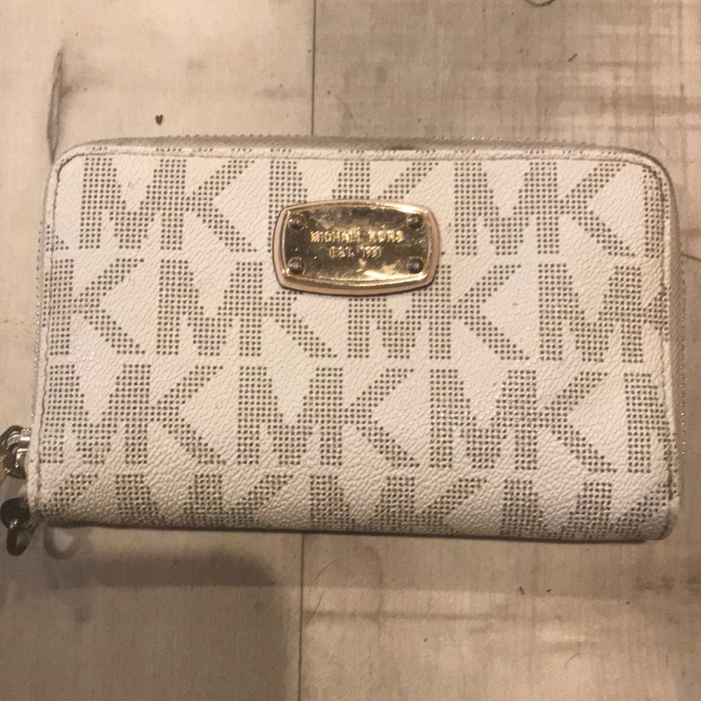 Michael Kors wallet! ❤️❤️